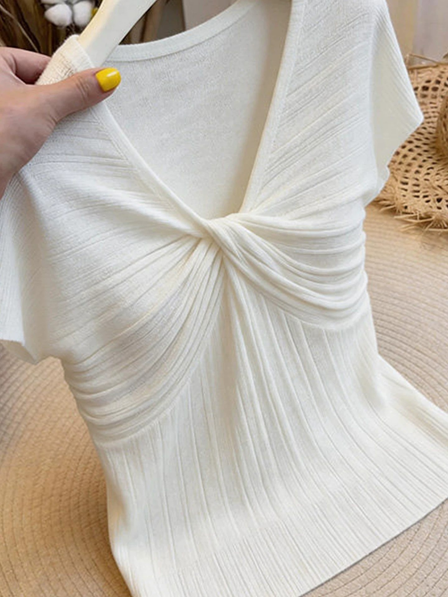 French-Style V-Neck Twist Short-Sleeve Knit Top for Women Summer Slim-Fit White T-Shirt - Image 3